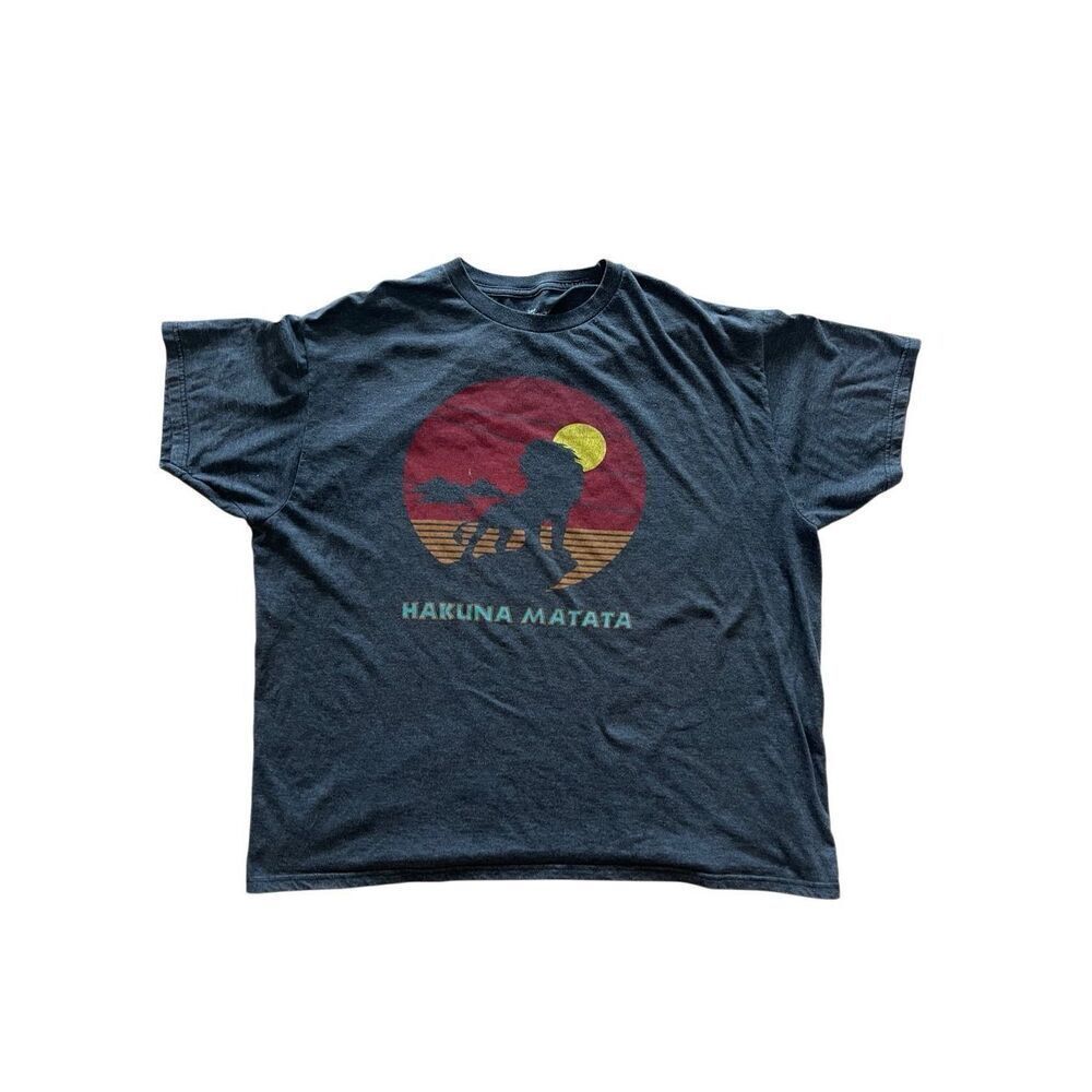 Disney’s the Lion King Simba Hakuna Matata Adult Graphic Men’s Unisex Shirt 2XL